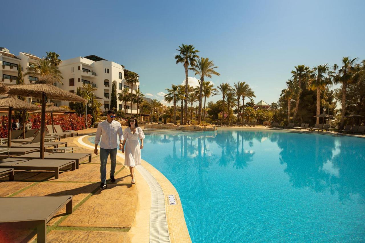 فندق إس إتش فيلا جاديا ألتيا المظهر الخارجي الصورة The swimming pool at the Royal Mirage Hotel